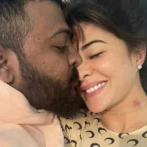 Jacqueline Fernandez Gets A Kiss From Sukesh Chandrasekhar In New Viral Pic Jacqueline Fernandez Gets A Kiss From Sukesh Chandrasekhar In New Viral Pic