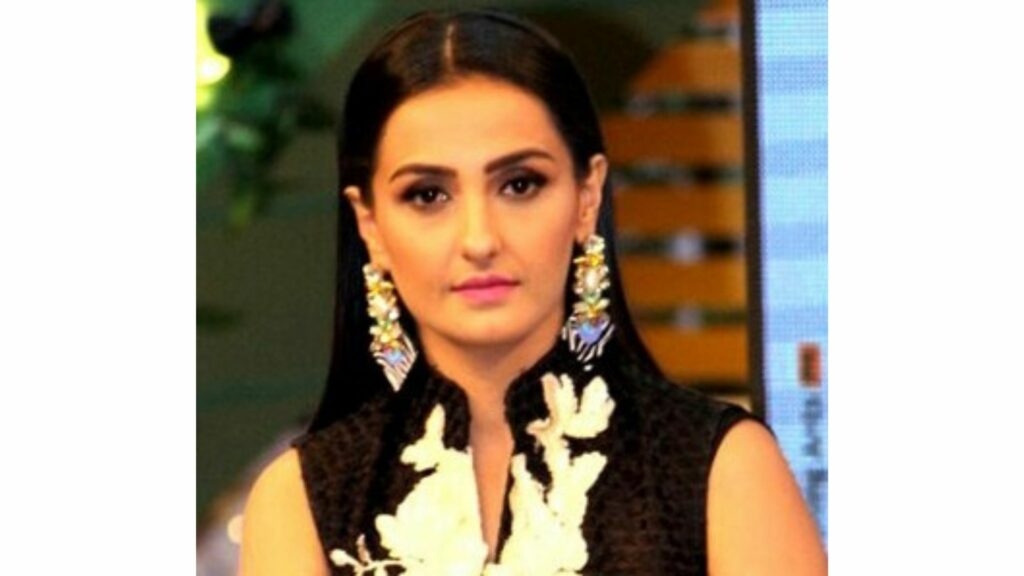 Momal Sheikh House Address | Phone Number | Contact Number | Whatsapp Number | Email ID